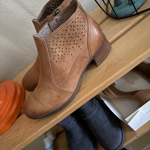 Dansko lesther bootie sz 38 (7.5 usa) - Picture 4 of 5